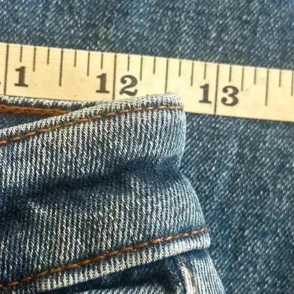 💙A&F | Zoe Natural Rise Ankle Straight Jeans with Light Distressing & Raw Hems - Picture 6 of 8